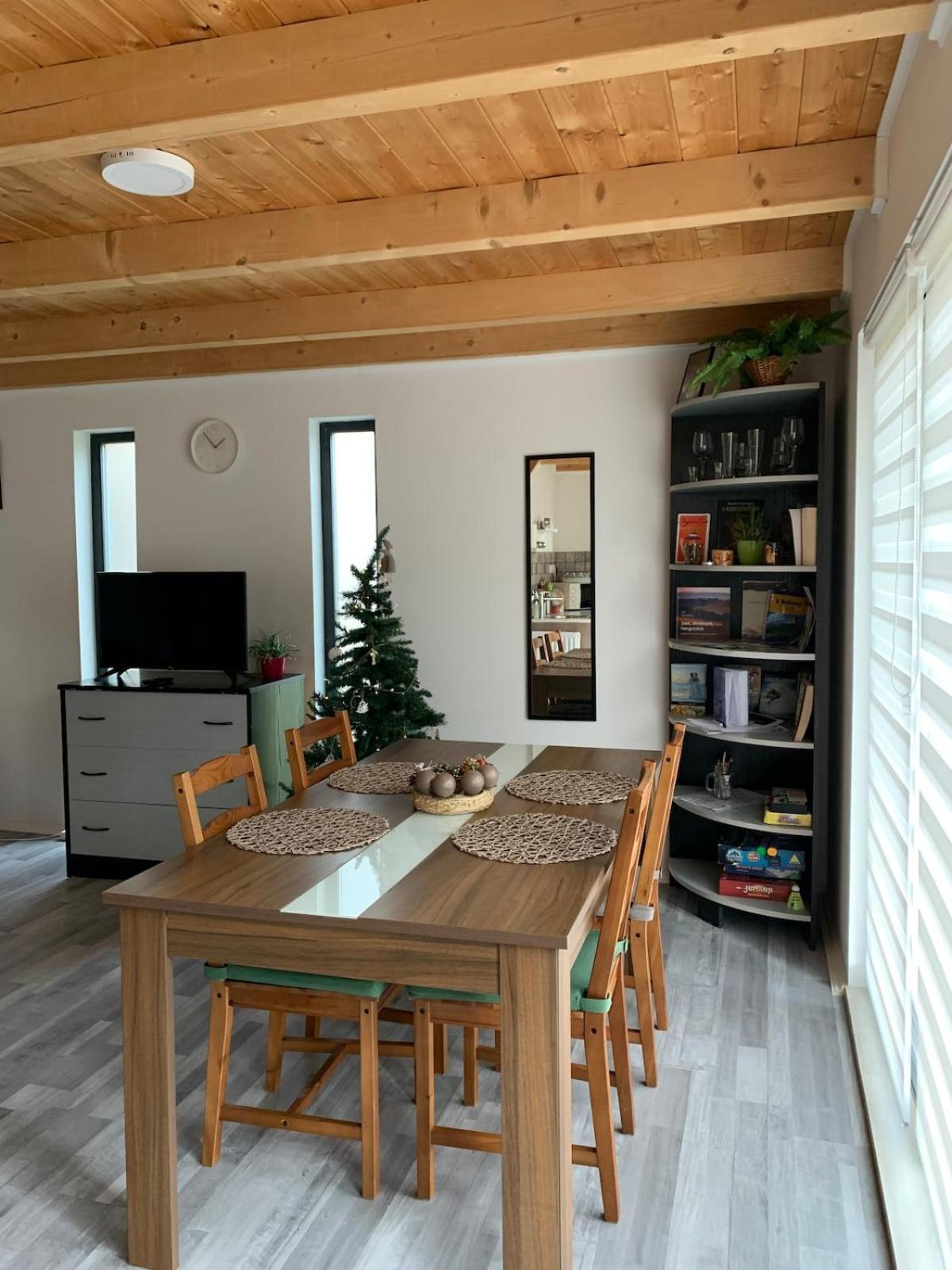 Tejfeles Vendeghaz Porva Exterior foto